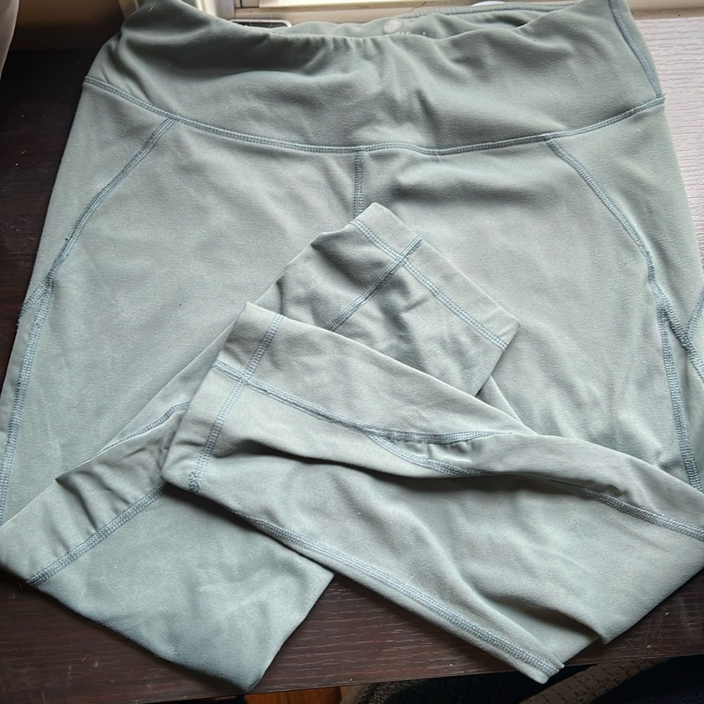 Yogalicious Capri legging size large
